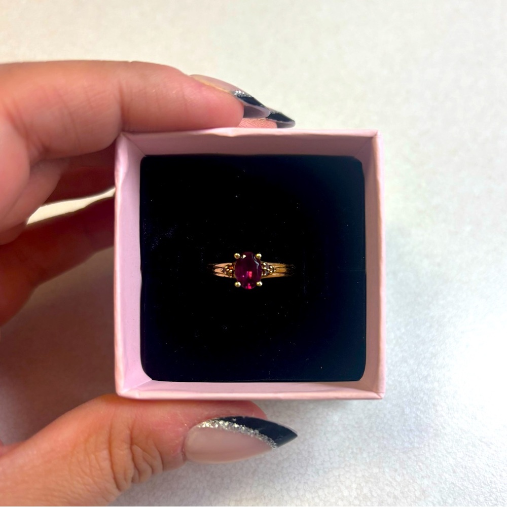 Elegant 9K Gold Ring with garnet gem center stone